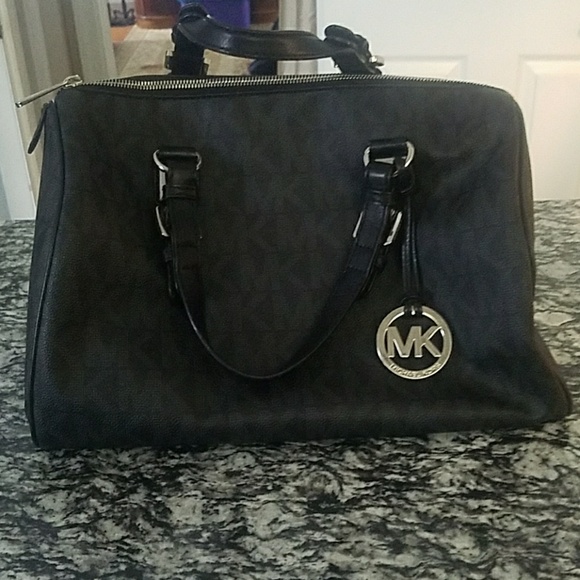 Michael Kors Handbags - MK PURSE